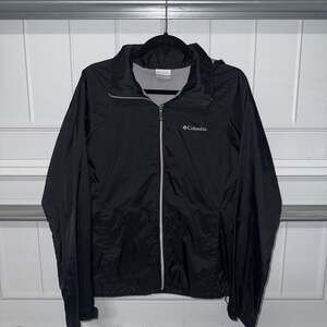 Columbia Women's Black Switchback III Hooded Rain Jacket (M)